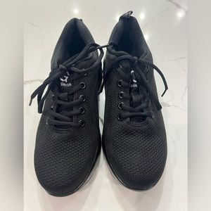 4 for $20 Unisex Steel Toe Work Shoes - Size 7 women / 5 men